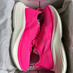 VGUC- size 8- APL Streamline sneaker- neon pink!